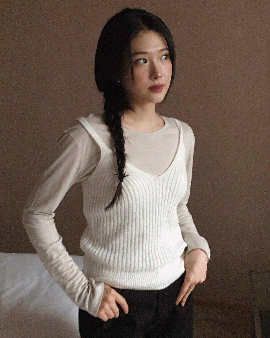 “针织背心”保暖显瘦穿搭攻略！6大推荐搭法＋40款时髦穿搭范本 最新资讯 图14张