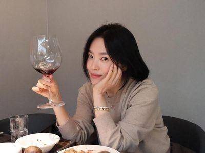 宋慧乔叠搭气质手环美出新高度　盘点6款明星级时髦手环