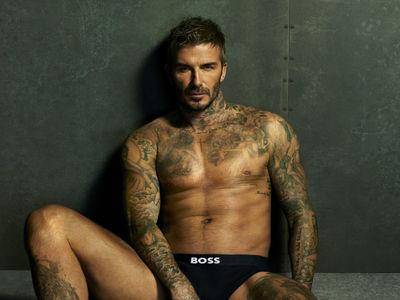 49岁贝克汉紧实体态曝光！只穿BOSS ONE 三角裤大秀性感马甲线