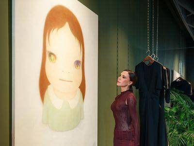 “贝嫂”伦敦旗舰店变艺廊　抬头就能赏奈良美智大作