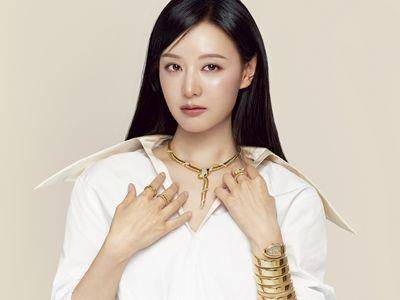 金智媛绕七圈蛇表上手如贵气千金　宝格丽加持再演一次“洪海仁”