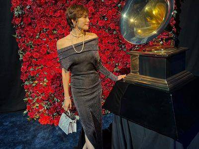 米仓凉子露香肩秀珍稀的珍珠长炼　戏剧女王也是时尚一姊