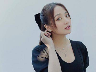 鬼鬼升格当妈送自己大礼 戴培育钻石秀独立自信美