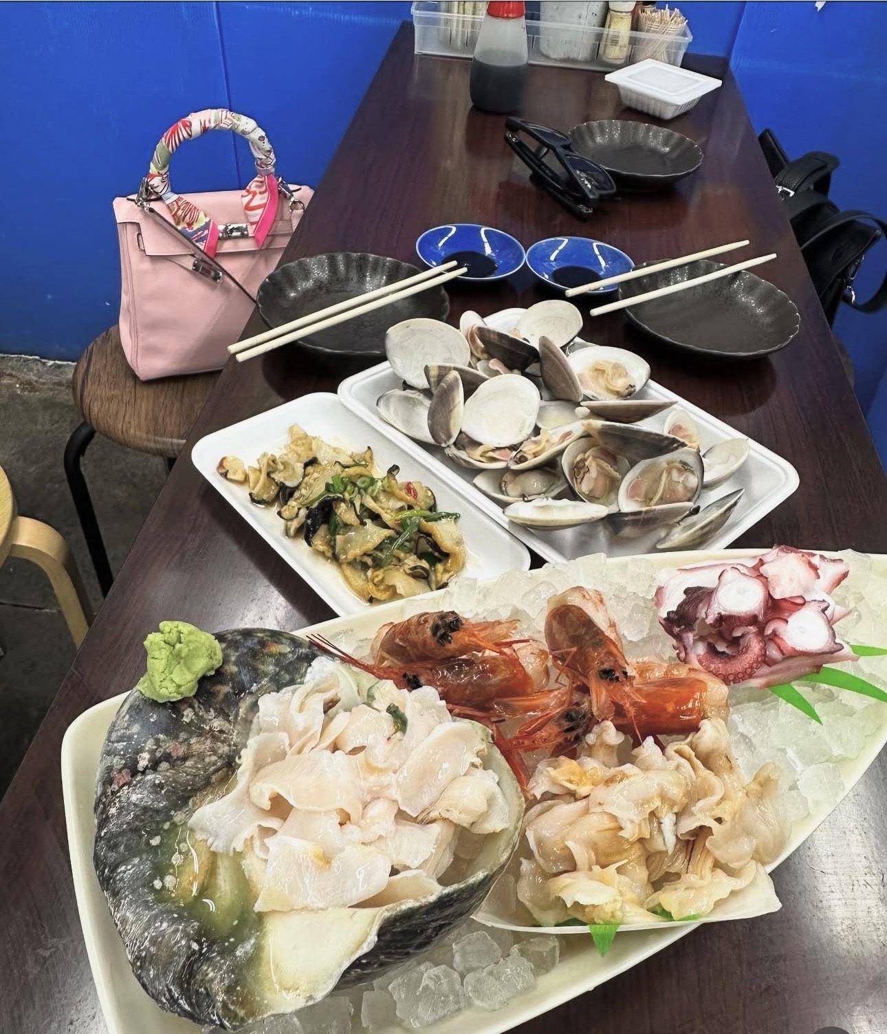 陈乔恩拎爱马仕热卖包游冲绳　Hello Kitty丝袜美腿也吸睛 名人名流 图4张