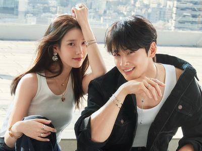 IU白背心配珠宝美翻　惊喜合体“脸蛋天才”车银优