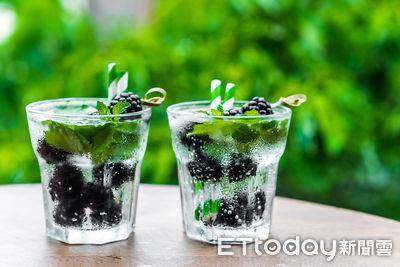 美肌靠保养还不够！多喝水、抗氧化饮食全方位颜值逆天