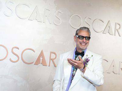 《侏㑩纪公园》男星戴江诗丹顿女表吸睛　花俏装扮看不出是阿公级