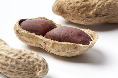 容易落发3种食物不要常吃！花生、巧克力都NG