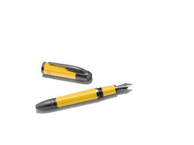 万宝龙致敬法拉利创办人　亮黄笔具轮廓源自夺冠赛车