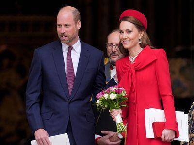 凯特王妃红装漂亮回归　戴已故女王与黛安娜传承珍珠更添优雅