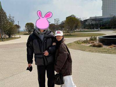 孙艺真甜搂玄彬闭眼陶醉　逾33万精品行头也吸睛