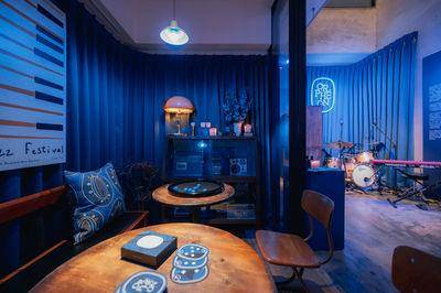 重现1960年代的爵士酒吧！走访“冠军香水”爵梦诞生地