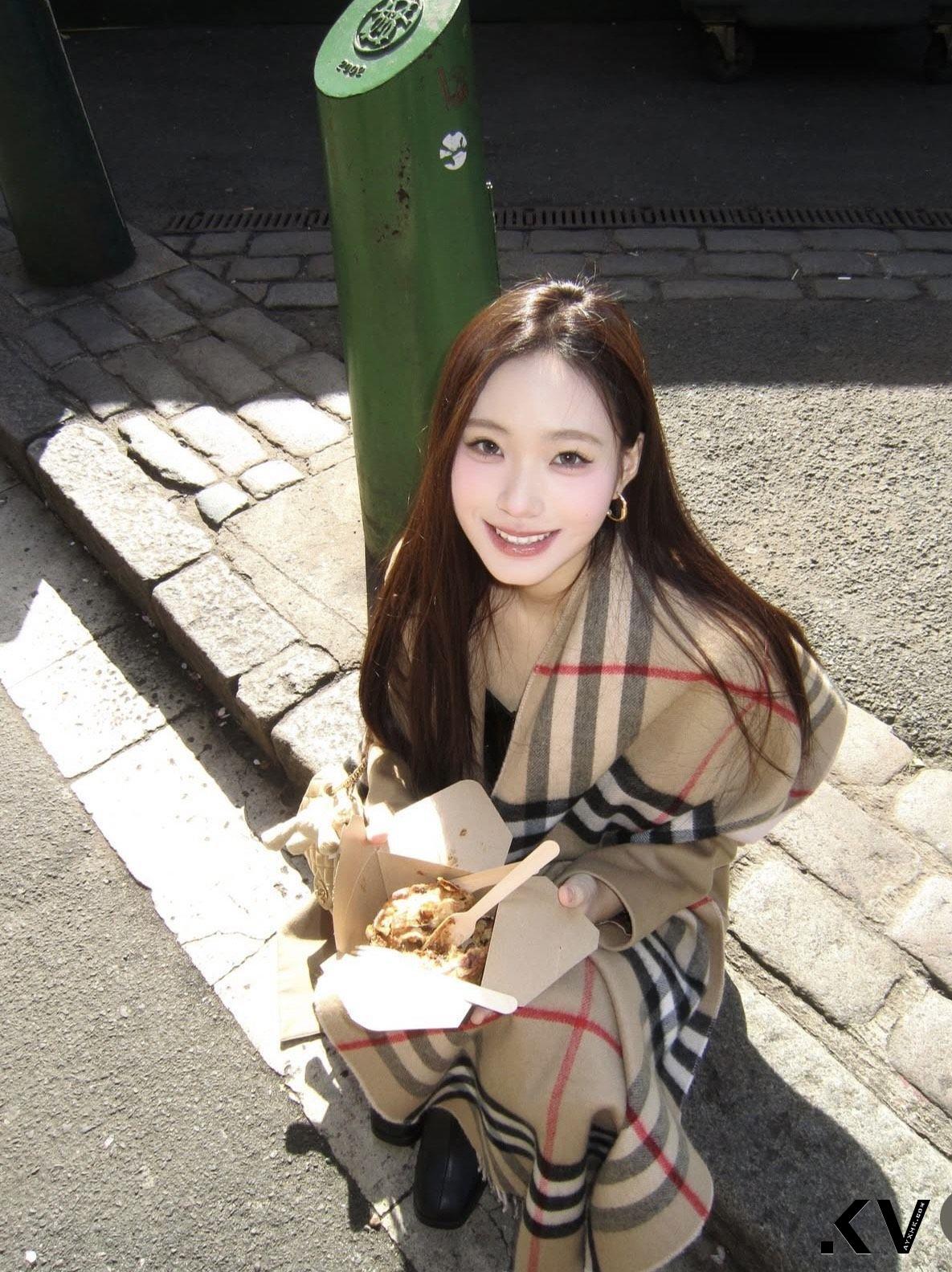 小S二女儿Lily丝袜美腿吸睛　拎36万香奈儿包露贵气千金气息 时尚穿搭 图2张