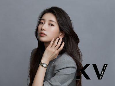 秀智俐套装配浪琴双色表又美又帅　自信风采藏不住