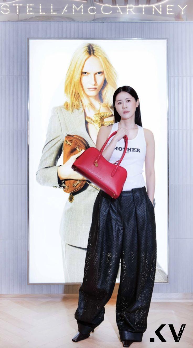 林予晞爱STELLA McCARTNEY全素马鞍包　自招跟“娱乐记者”都是西装控 名人名流 图2张