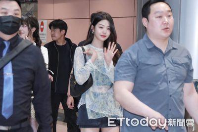 IVE抵台张员瑛“机场穿搭”超甜！肩背Miu Miu包露出长腿仙气破表