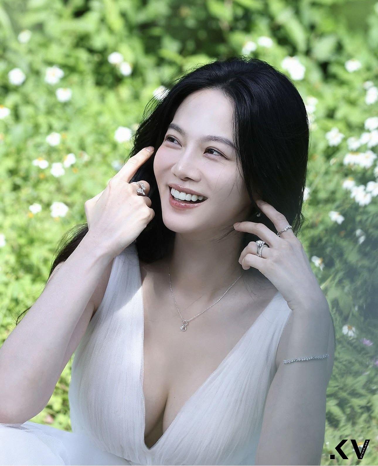 曾之乔深沟配培育钻饰闪爆　辣妈回归网友赞“由内而外美” 最新资讯 图2张