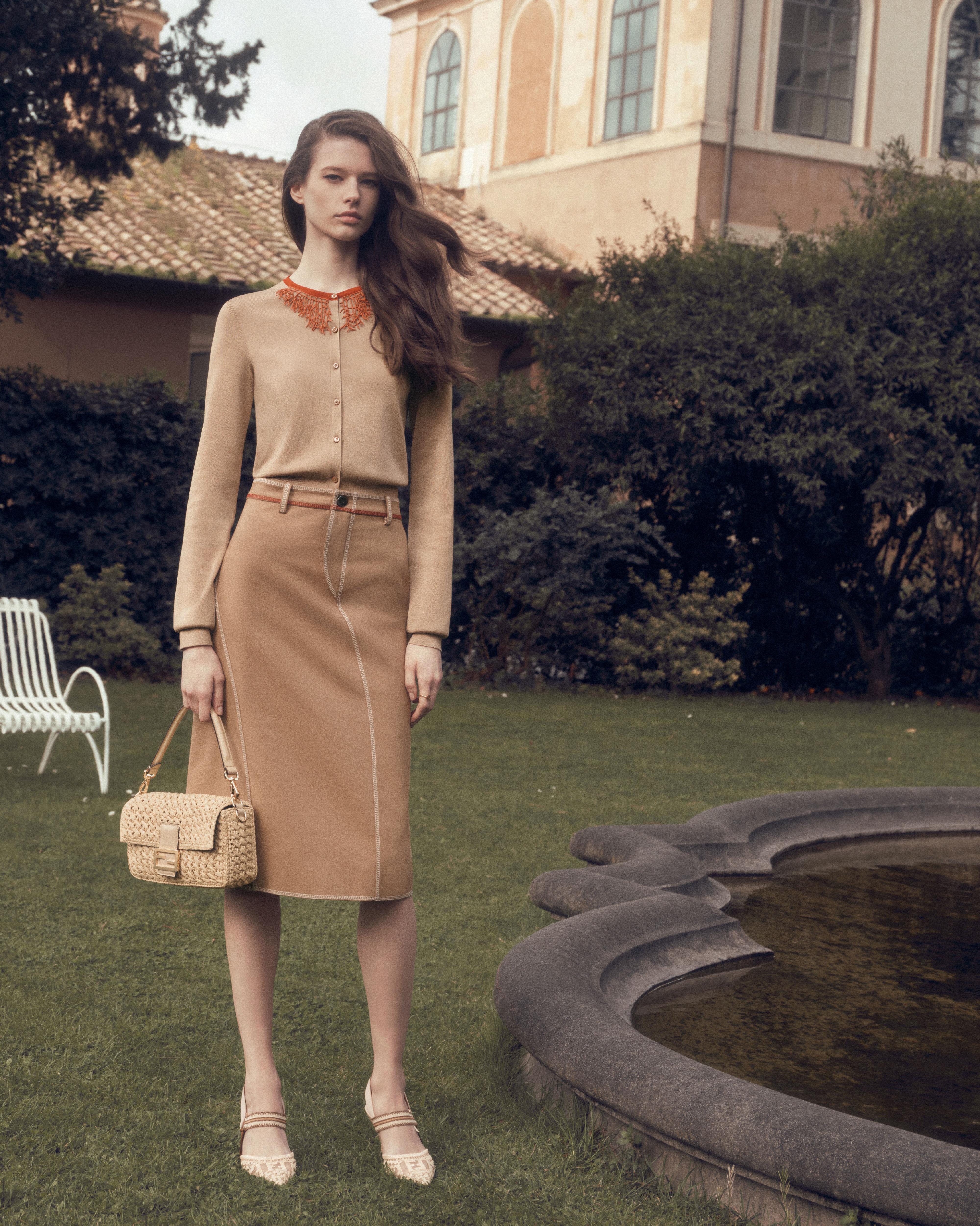 Chloé爆款水桶包多了小马图案！夏季Logo草编托特包、厚底凉鞋抢先看 时尚穿搭 图7张