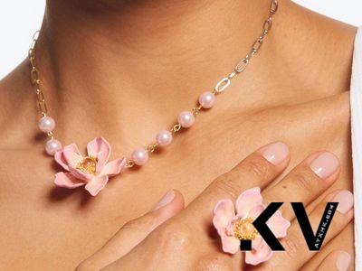 Y2K风格的木兰花首饰献妈咪 缤纷色添优雅魅力