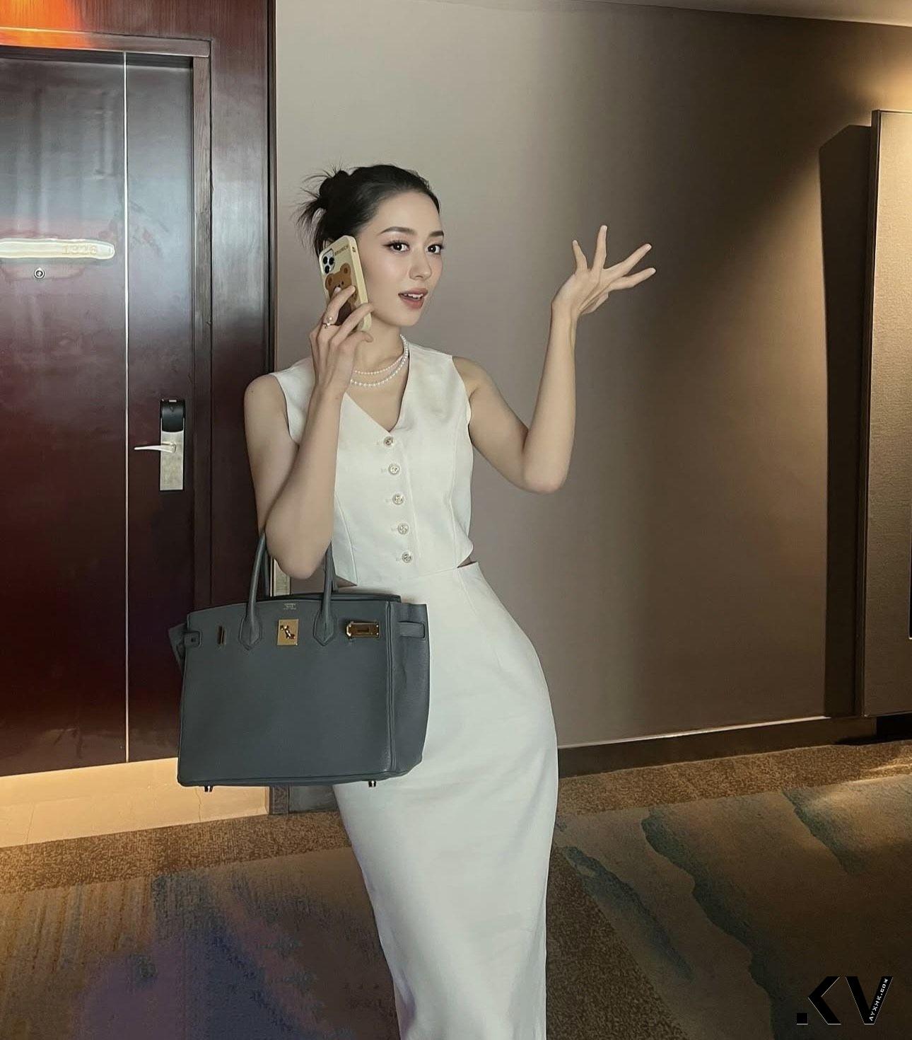 美女钢琴家吉娜爱丽丝连秀爱马仕　粉红柏金包好甜美 名人名流 图1张