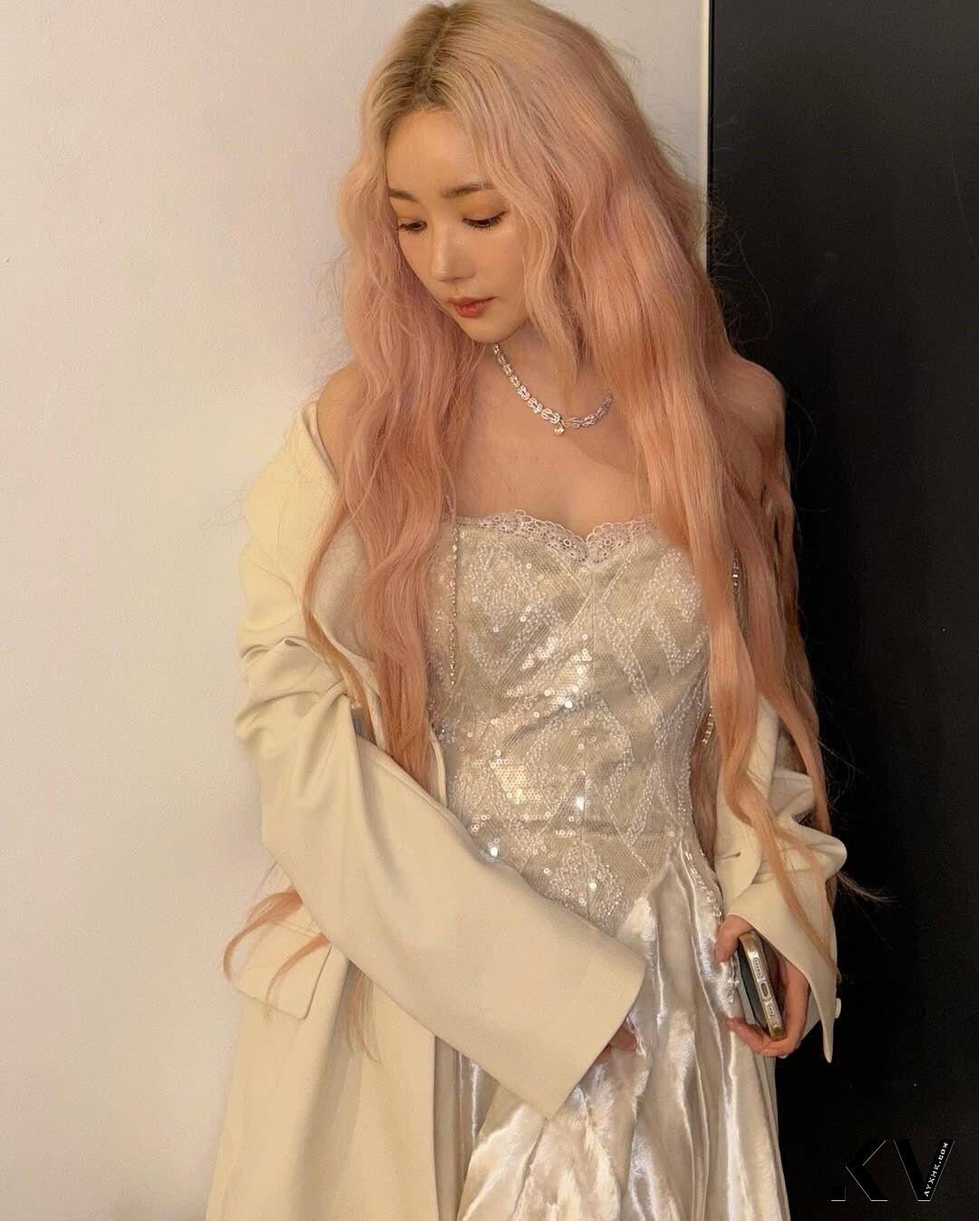 2025春夏发色女星范本推荐！朴敏英嫩粉色太美、舒华同款最不怕布丁头 最新资讯 图2张