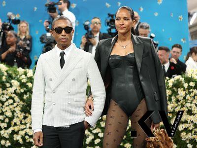 Met Gala/菲董LV外套镶10万颗珍珠 联合主席男星斗篷下有玄机
