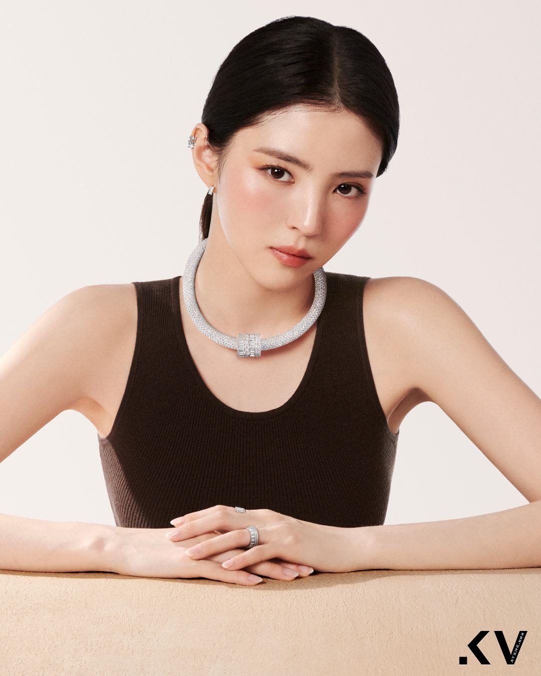 韩韶禧全钻颈炼上身气势满分　时尚宠儿珠宝怎么搭都时髦 时尚穿搭 图1张