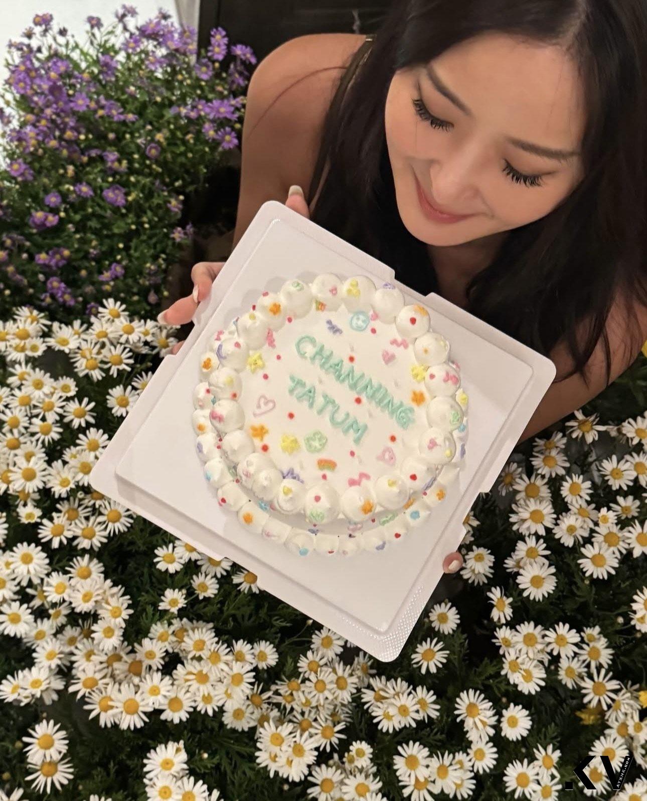 孙芸芸47岁生日晒美魔女妈妈　乐收LV大礼 时尚穿搭 图1张