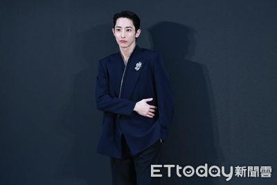 李洙赫现身信义90度鞠躬超暖宠粉!变DG西装男神“今天很难忘”