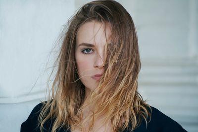 白发冒不停？营养师教你“补对食物”延缓白发生成