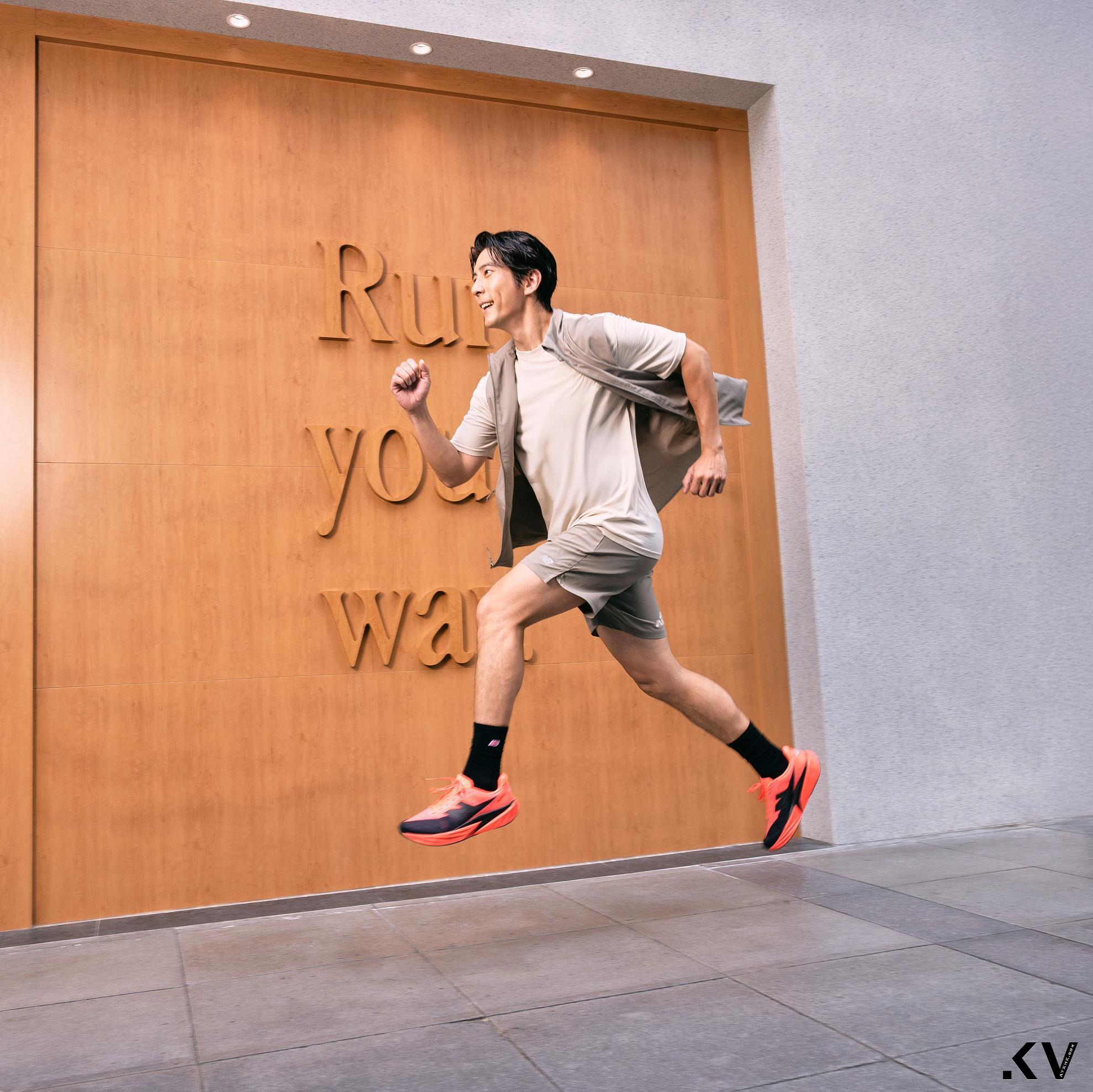 修杰楷笑曝自己是全家“运动细胞最差的”　520要送贾静雯NB新跑鞋 名人名流 图3张