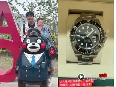 六月宠老公送47万劳力士　李易生日戴“水鬼王”乐翻