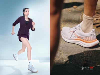 3双话题跑鞋新品!SAUCONY TRIUMPH 23舒适缓震、陈庭妮同款ASICS进化