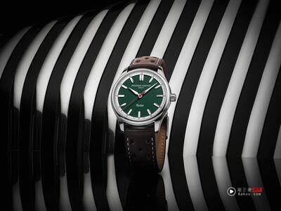 康斯登英伦绿表吹复古风　表背赛车图案也吸睛