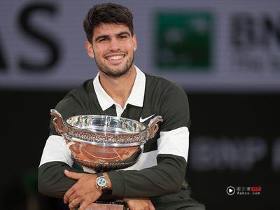 法网男女冠军劳力士全包了　艾卡拉兹戴129万新表领奖