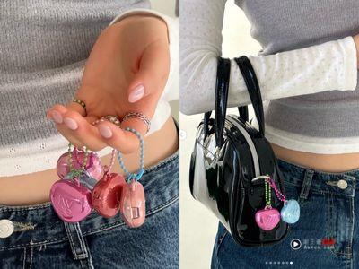 美妆吊饰正流行！可爱迷你又多用途设计　难怪女孩爆排1hr也要抢