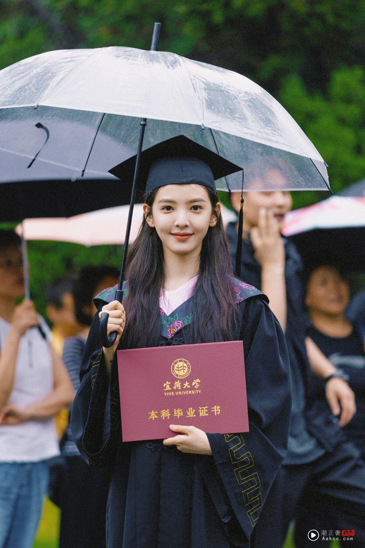 毕业袍里面怎么穿？6个学士服穿搭技巧　学士帽显脸小戴法要笔记 最新资讯 图1张