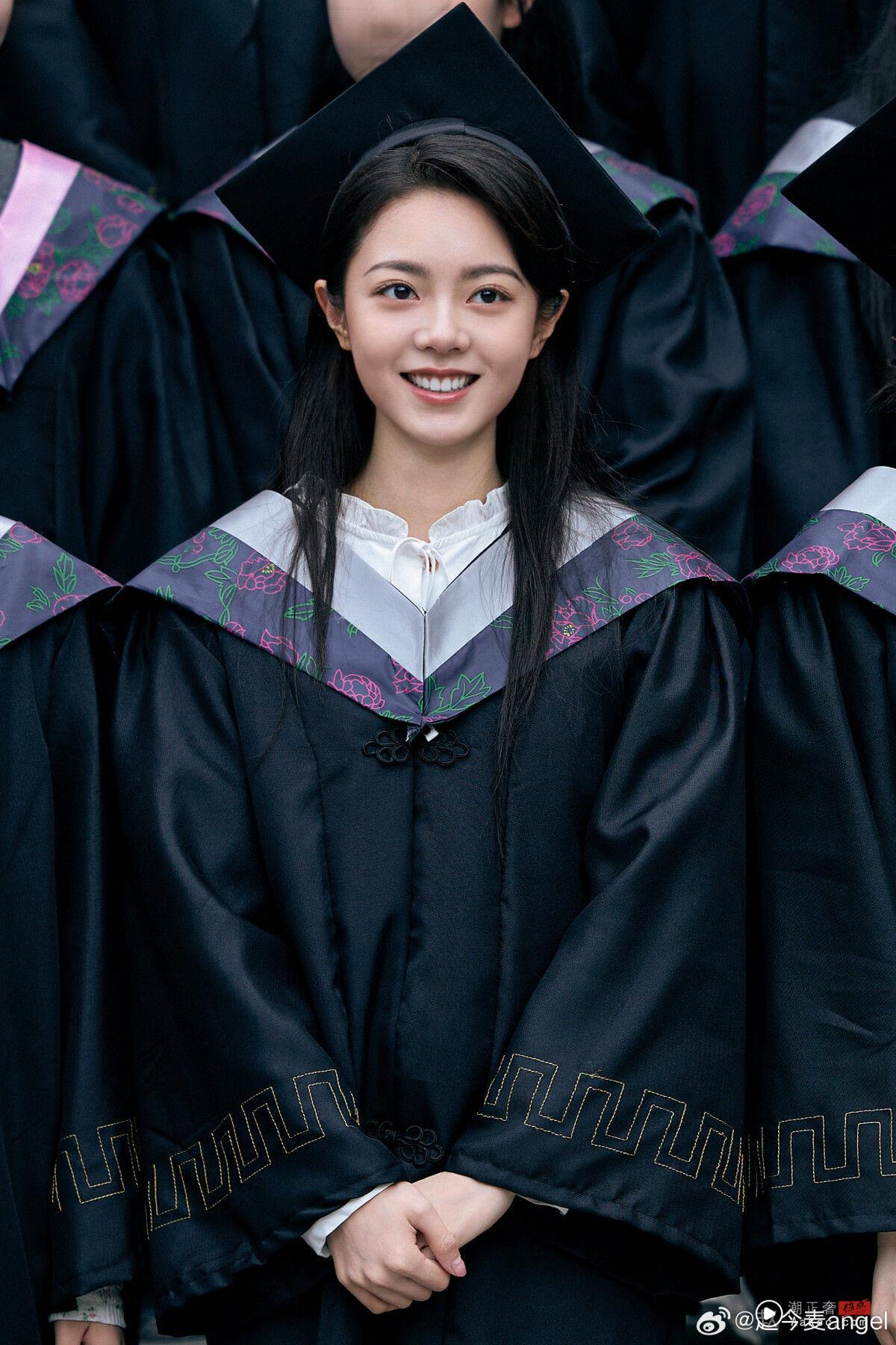 毕业袍里面怎么穿？6个学士服穿搭技巧　学士帽显脸小戴法要笔记 最新资讯 图8张