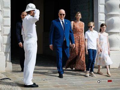 摩纳哥王妃富养女儿　10岁公主身上全是精品