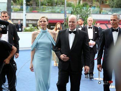 摩纳哥王妃LV礼服上身气势不输女星　与钻石耳环都是订制款