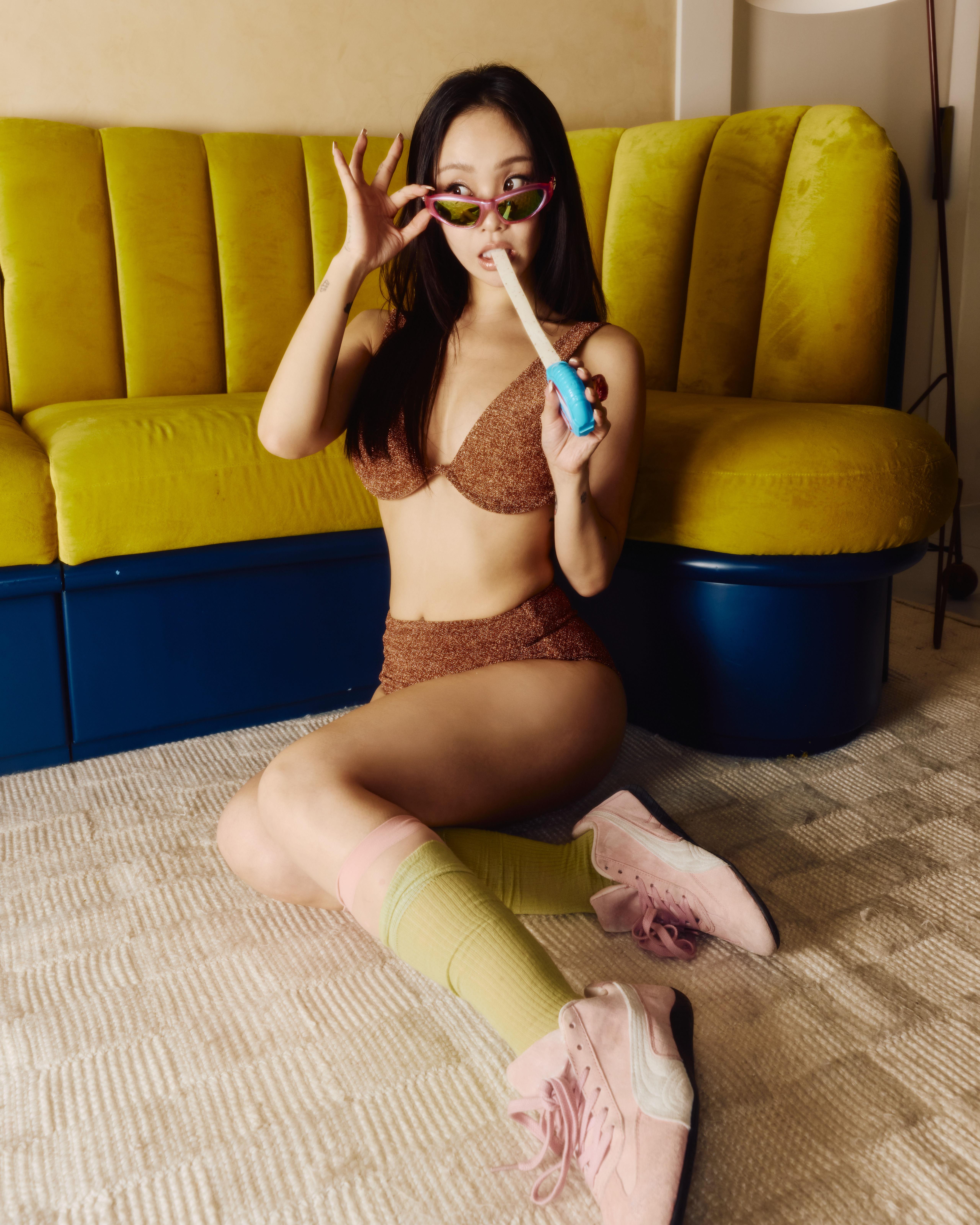 夏日泳装推荐！Studio Doe x 莫莉高级感双色比基尼、陈某某穿HÁI耍辣 最新资讯 图6张
