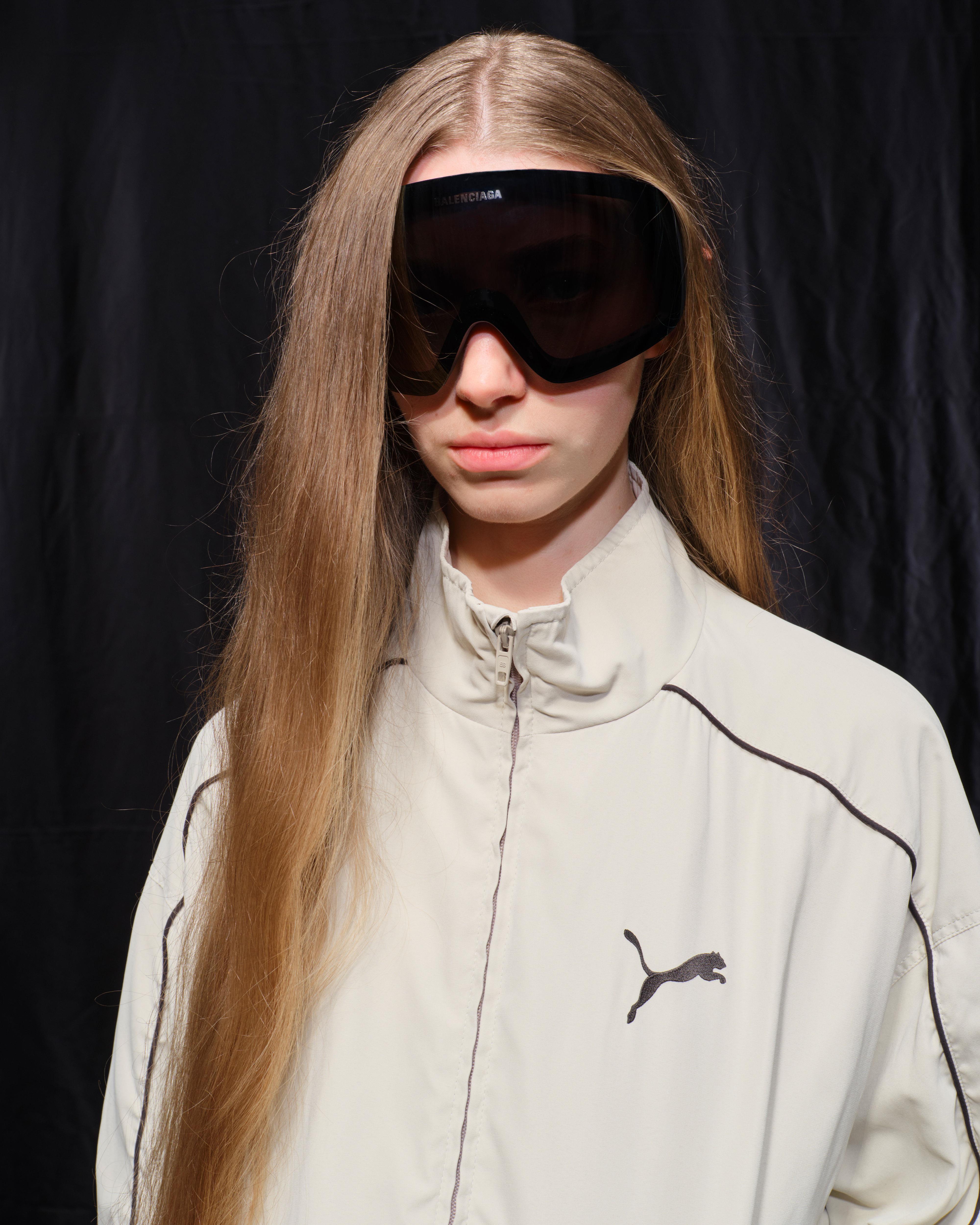 BALENCIAGA x PUMA镂空芭蕾舞鞋必抢！话题Logo运动服、联名鞋一次看 时尚穿搭 图4张