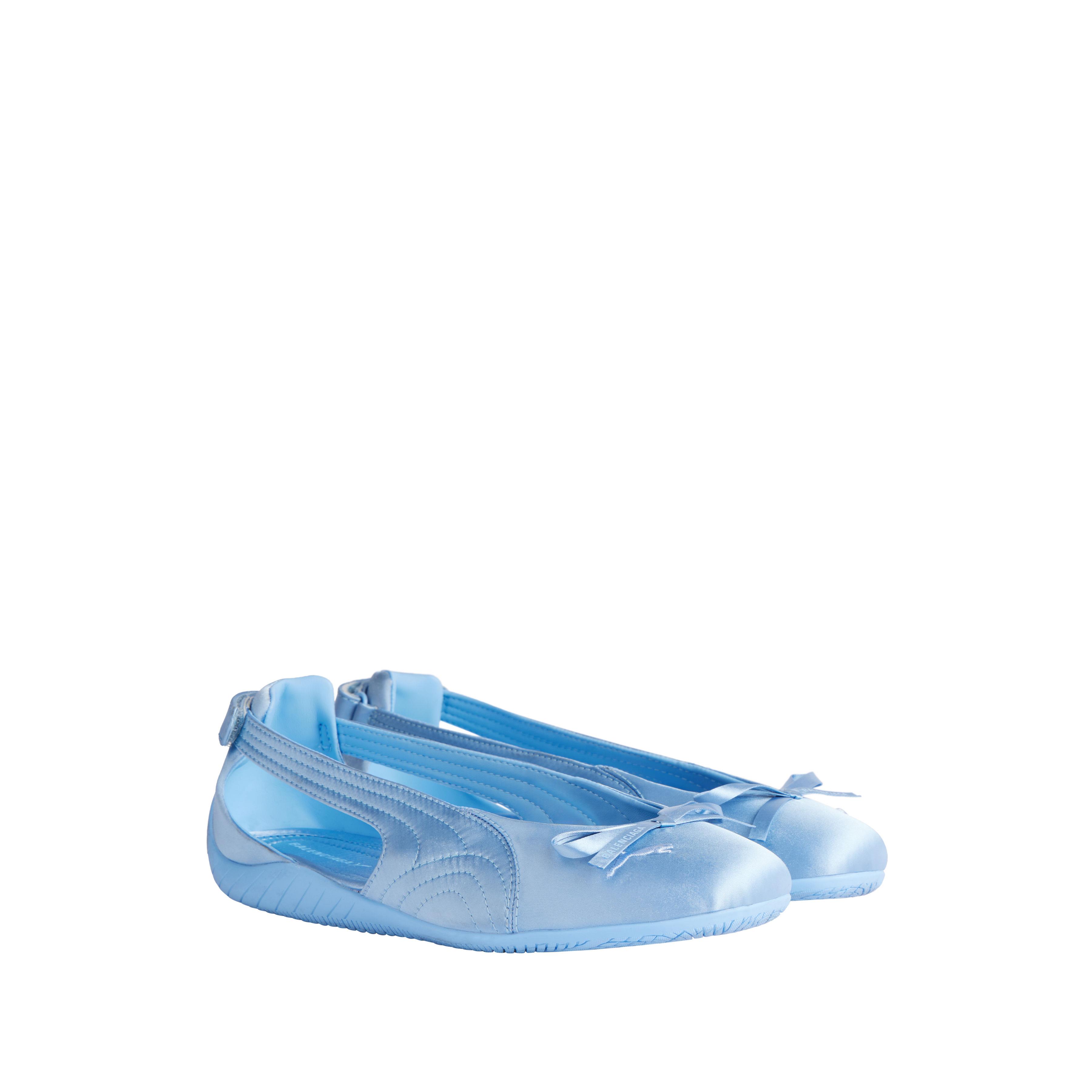 BALENCIAGA x PUMA镂空芭蕾舞鞋必抢！话题Logo运动服、联名鞋一次看 时尚穿搭 图6张