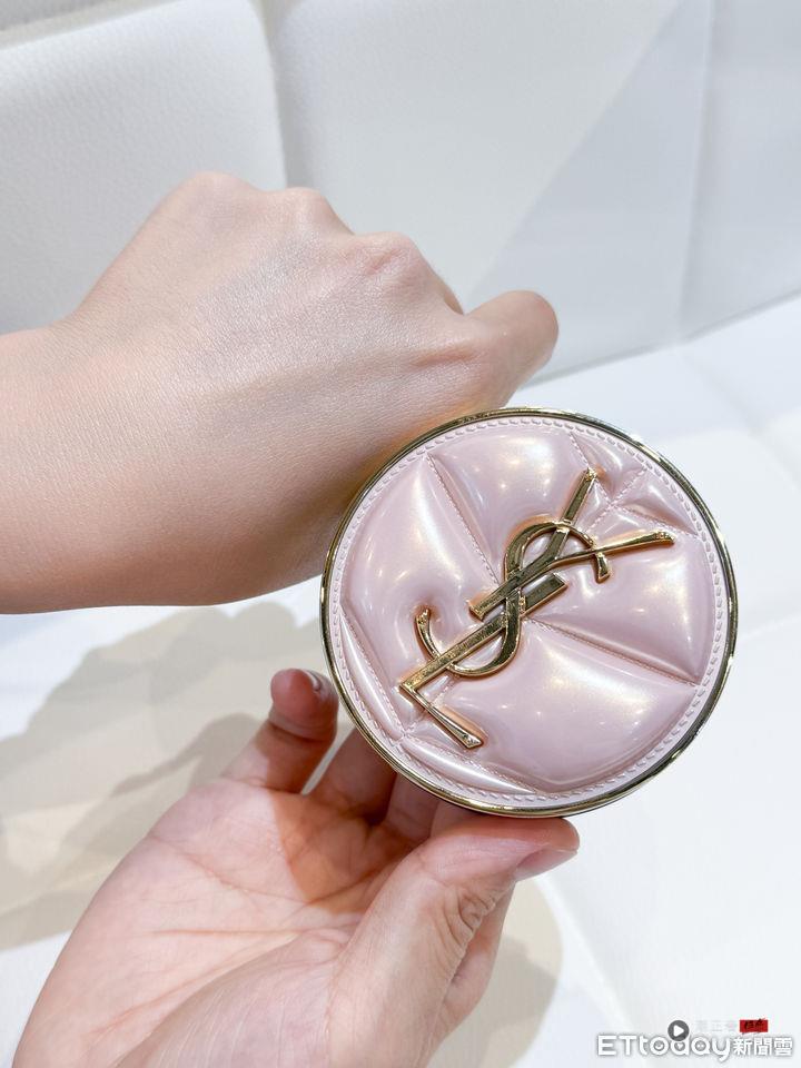 试开箱／水光妆效又能高度遮瑕！YSL粉云朵气垫实力太惊艳 最新资讯 图2张