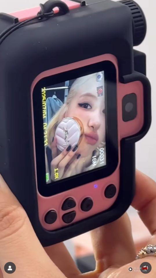 Rosé世巡疯狂唱跳不脱妆！大赞腮红“我好爱”狂自拍表情超萌 最新资讯 图4张