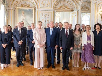 摩纳哥王妃造型惨收负评　宽裤连177公分的她都难驾驭