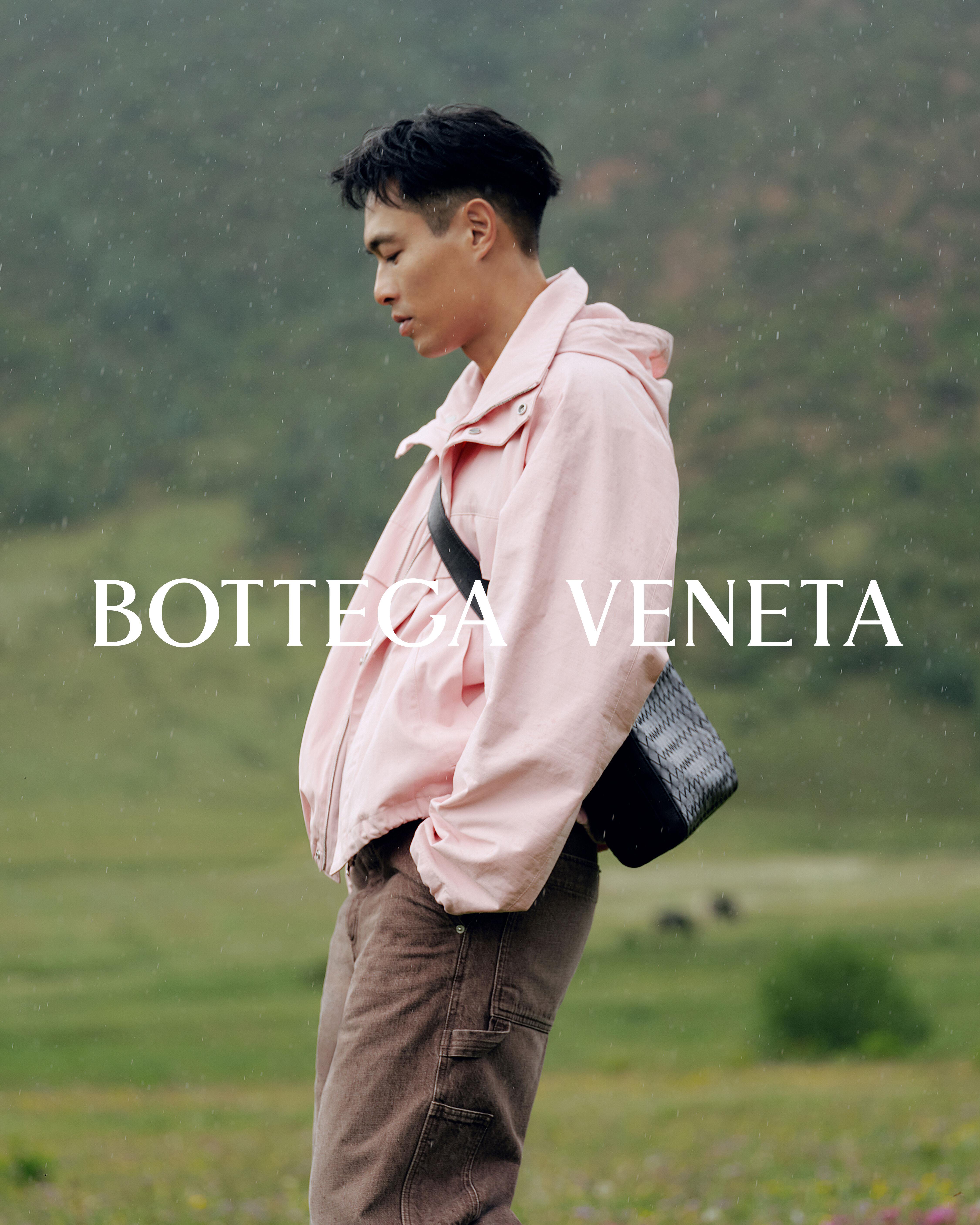 杨祐宁抢穿Bottega Veneta“户外系列”！后背包、编织新品实用又时髦 名人名流 图2张