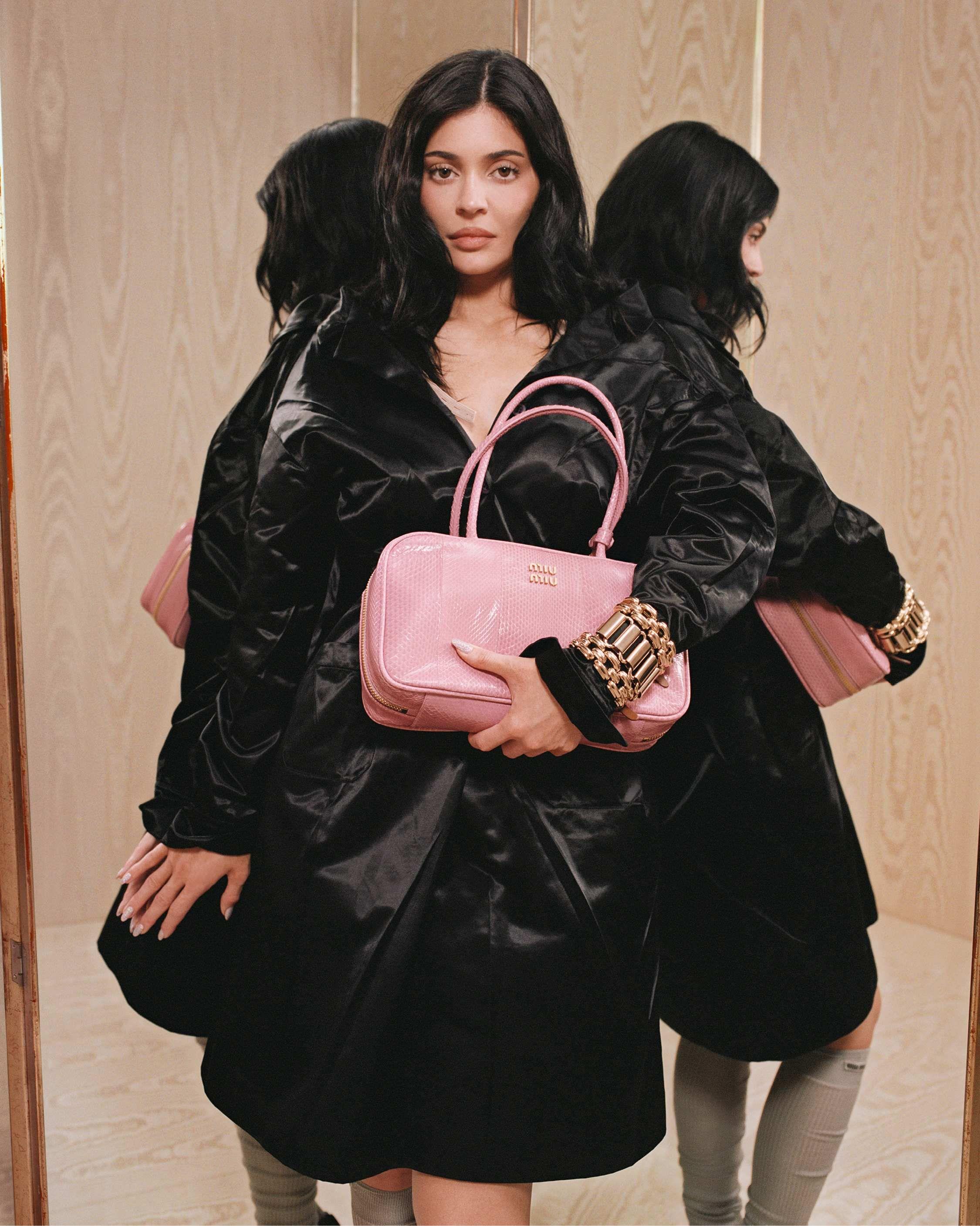 妮可基嫚露美腿配Rodeo包气场拉满！Balenciaga冬季瞩目新包抢先看 时尚穿搭 图9张