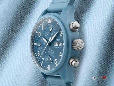 IWC蓝色陶瓷飞行表迷人 清新色来自TOP GUN教官T恤