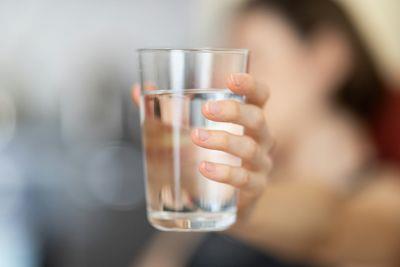 湿气是万病之源!“4个方法”教你有效排湿 喝温开水也可以